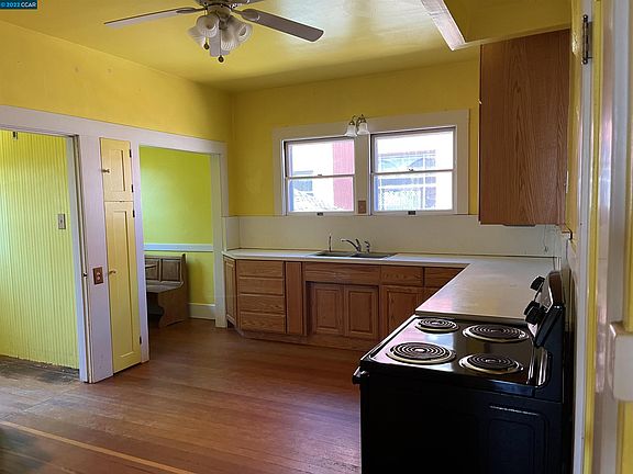3rd image of 315 W 7th St