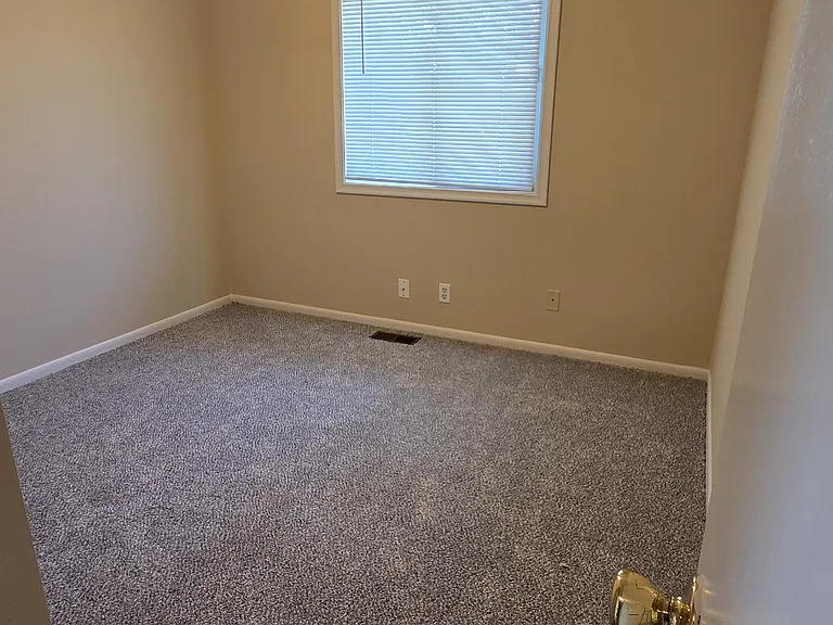 8125 Valley Rd — Photo 3
