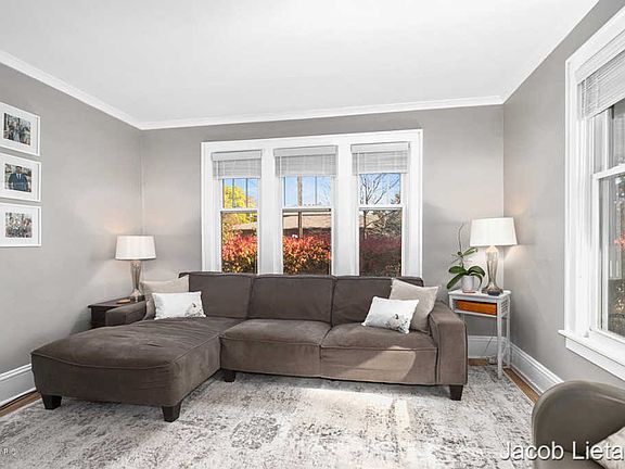 4th image of 1433 Union Ave NE