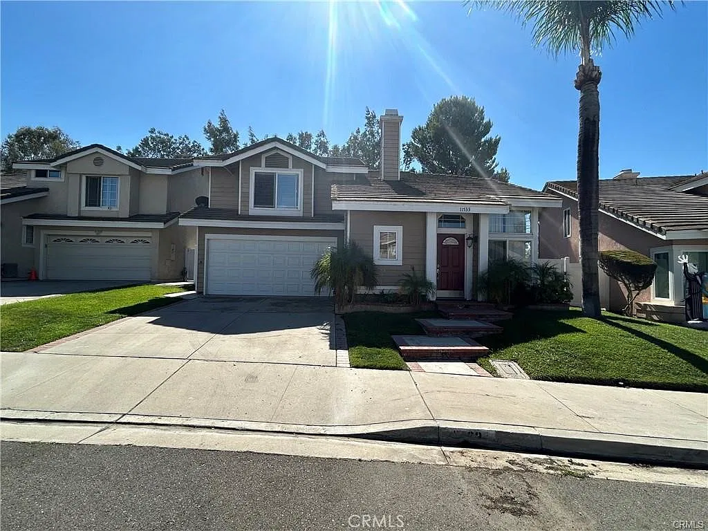 3 bed, 2.5 bath, 1452 sqft, $3,700 — Photo 3