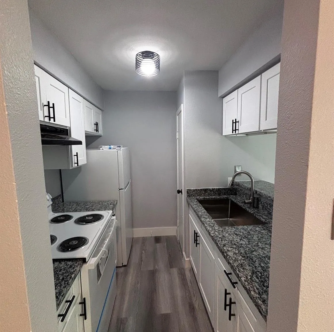 2 bed, 1.0 bath, 750 sqft, $1,300 — Photo 2