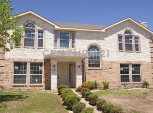 8401 Luna Dr, Rowlett, TX 75088