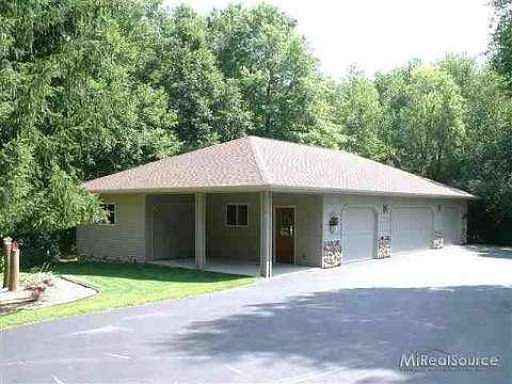 4th image of 2355 Birch Dr