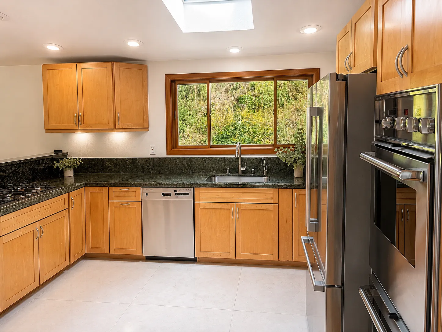 5 bed, 3340 sqft, $13,500 — Photo 3