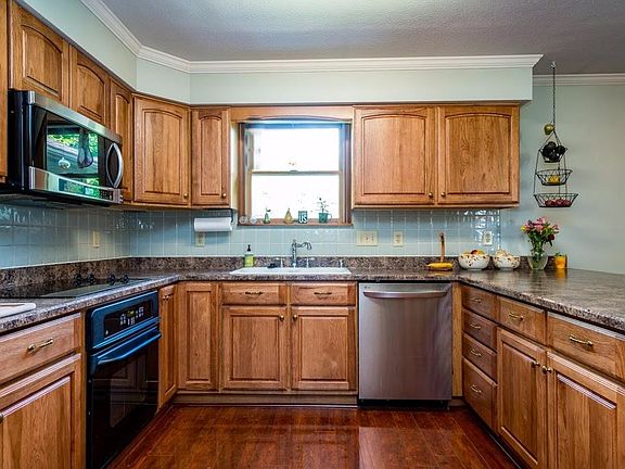 3rd image of 5658 Cedarwood Dr