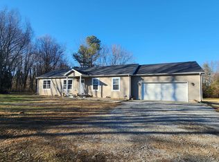 9721 Fox Hunters Rd, Benton, IL 62812