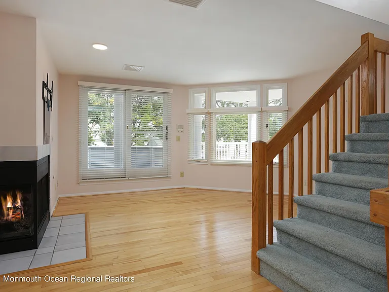 100 1st St #11 — Photo 12
