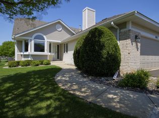 7032 Oak Pointe Curv, Bloomington, MN 55438