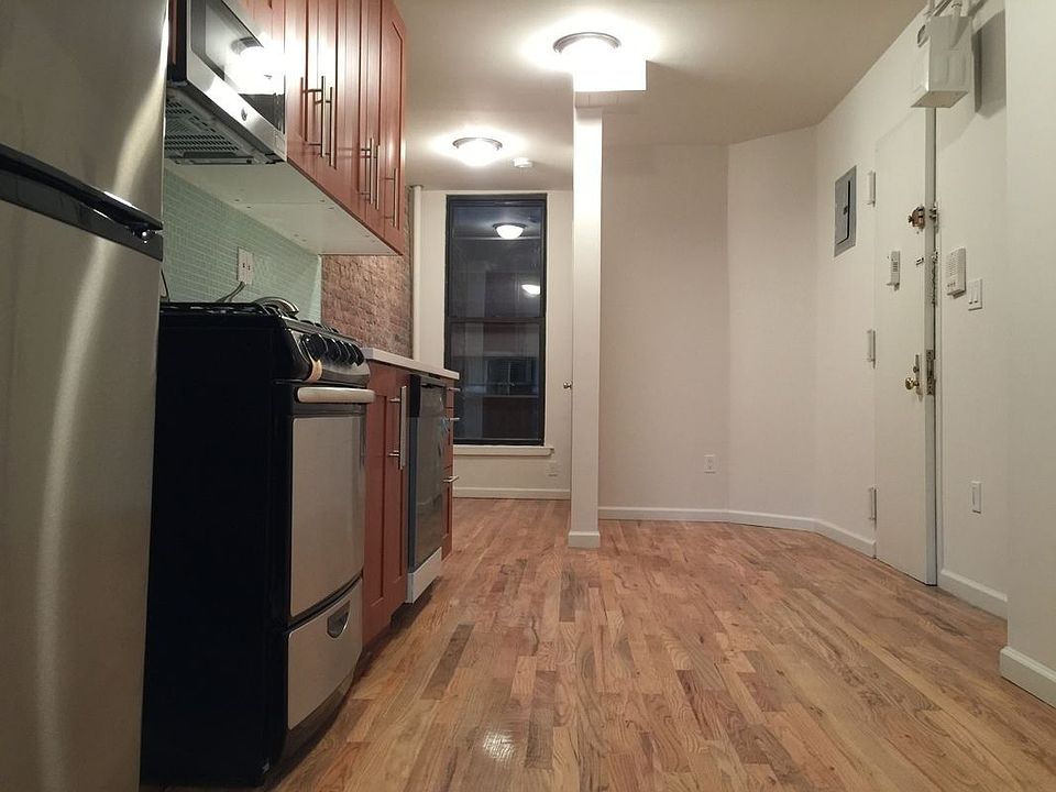 1st image of 423 W 45th St APT 3RE