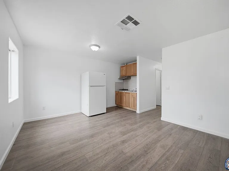 1077 Wozencraft St #2 — Photo 13