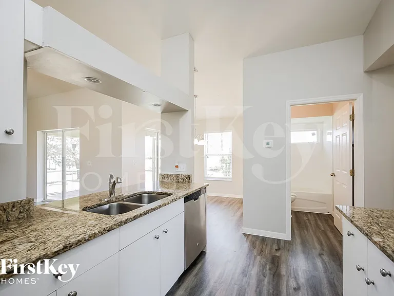 3013 25th St SW — Photo 7