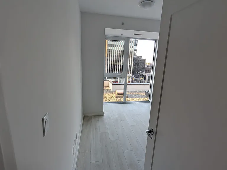 75 James St S #612 — Photo 10