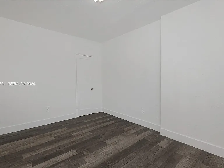 8340 Crespi Blvd #20 — Photo 13