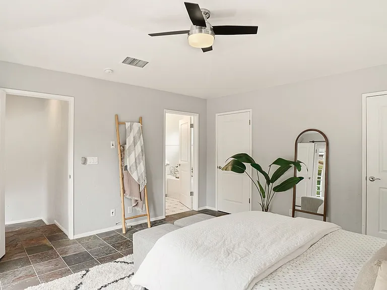 13360 Magnolia Blvd — Photo 27