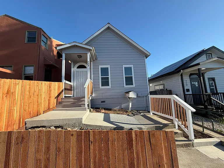 723 Florida St — Photo 9