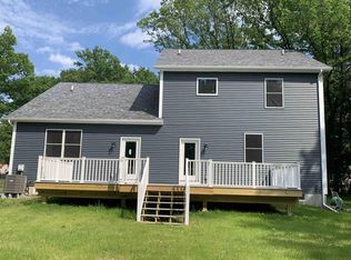 26 Pioneer St, Essex Junction, VT 05452