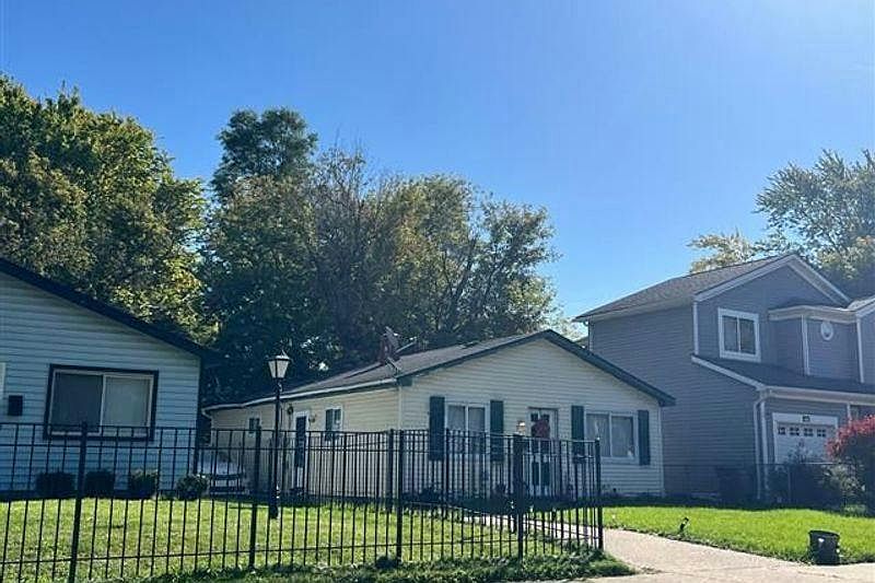 2nd image of 518 Cameron Ave