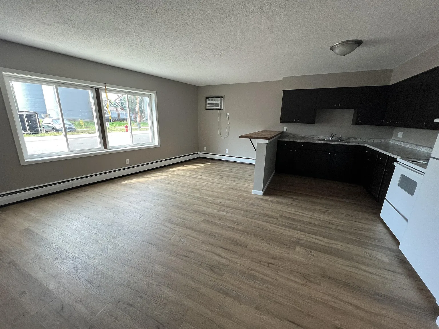74 Birch Ave S - 4 — Photo 2