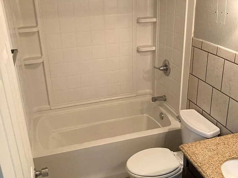 6517 N Lexington Dr — Photo 1
