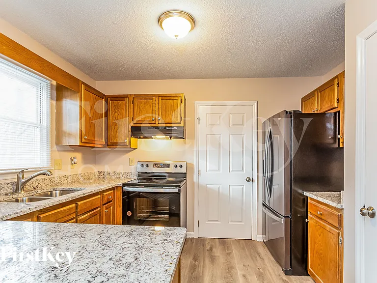 1311 Logan St — Photo 5