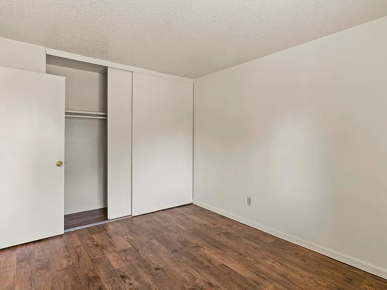 Westport Crossing Apartments — Photo 52