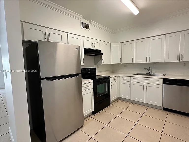 2536 Van Buren St #5A — Photo 6
