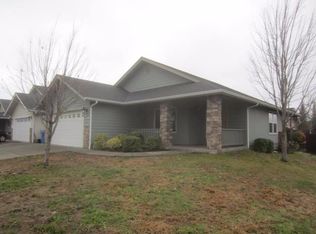 1228 Angler Ln, Grants Pass, OR 97527