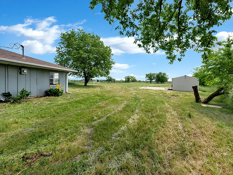 9209 FM 1570 N — Photo 61