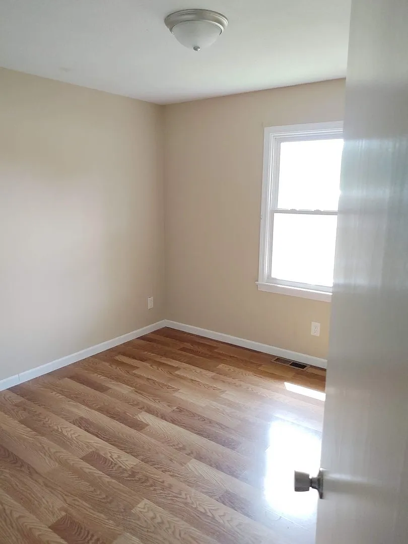 2131 W Phelps — Photo 3
