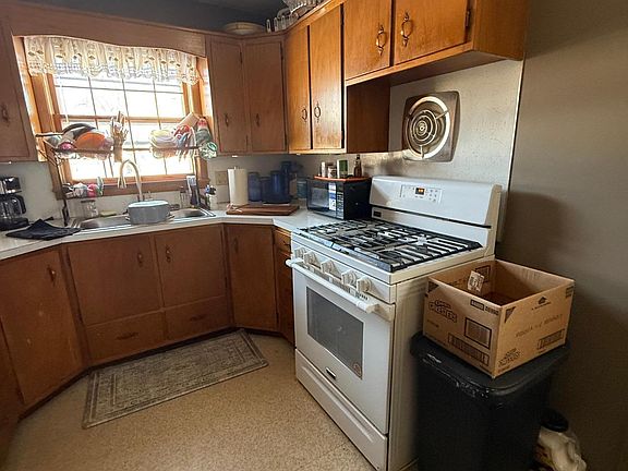 2nd image of 16 NW 3rd St