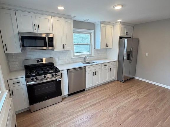 5th image of 22 Washington St