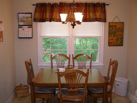 Kicthen dining area.