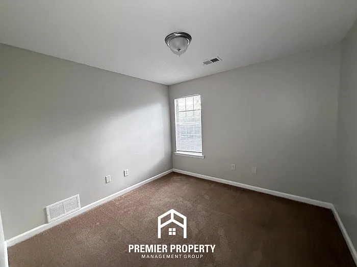 7823 Wolf Hollow Dr — Photo 13