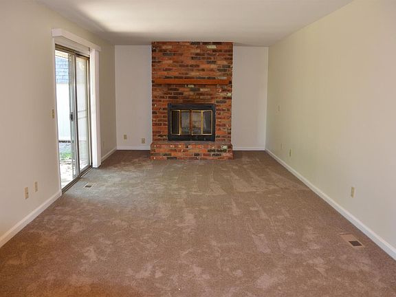 5th image of 412 Joyce Ct
