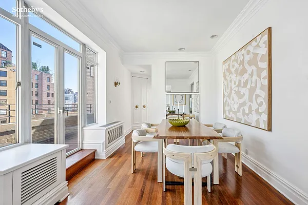 その他 house on the hill 70cm Michael Jackson's Former Upper East Side Rental Hits the