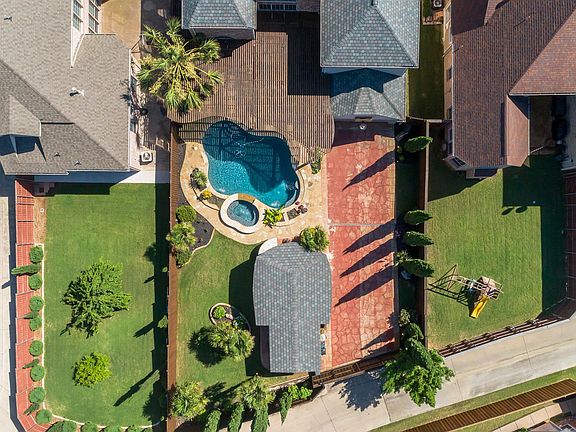 4th image of 1011 Plum Dr