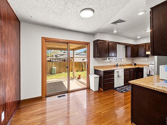 5th image of 150 Regency Blvd