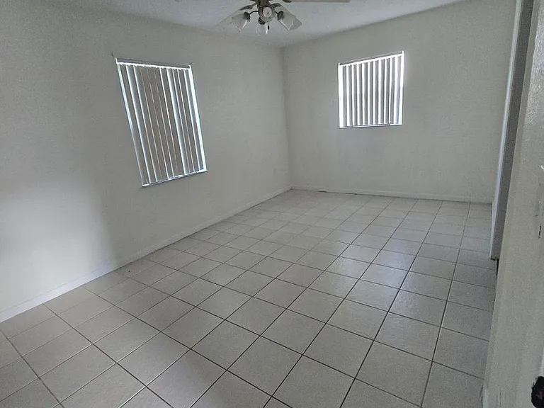 706 N Maryland Ave — Photo 6