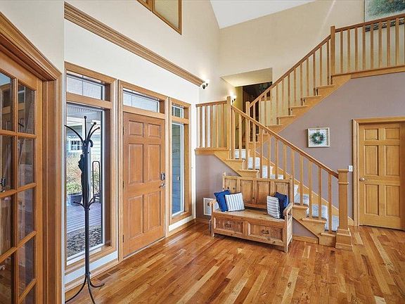 3rd image of 305 W Viewmont Ln