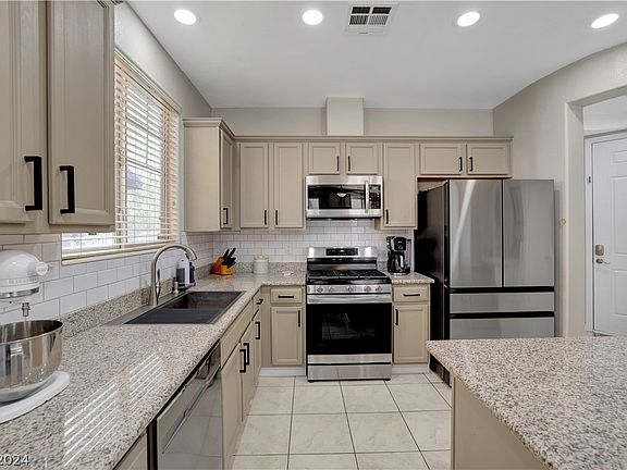 5th image of 5925 Tamarack Lodge Ln
