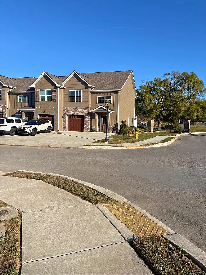 2 bed, 1.5 bath, 1485 sqft, $1,650 — Photo 1