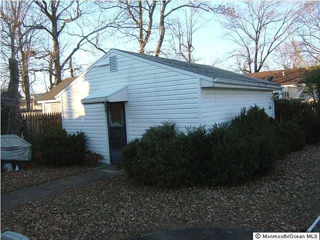 2nd image of 327 Bayview Ave