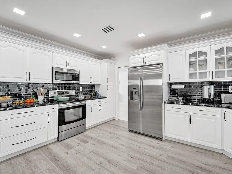 3630 N 55th Ave — Photo 13