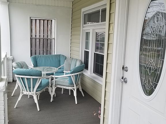 2nd image of 955 W 32nd St #2