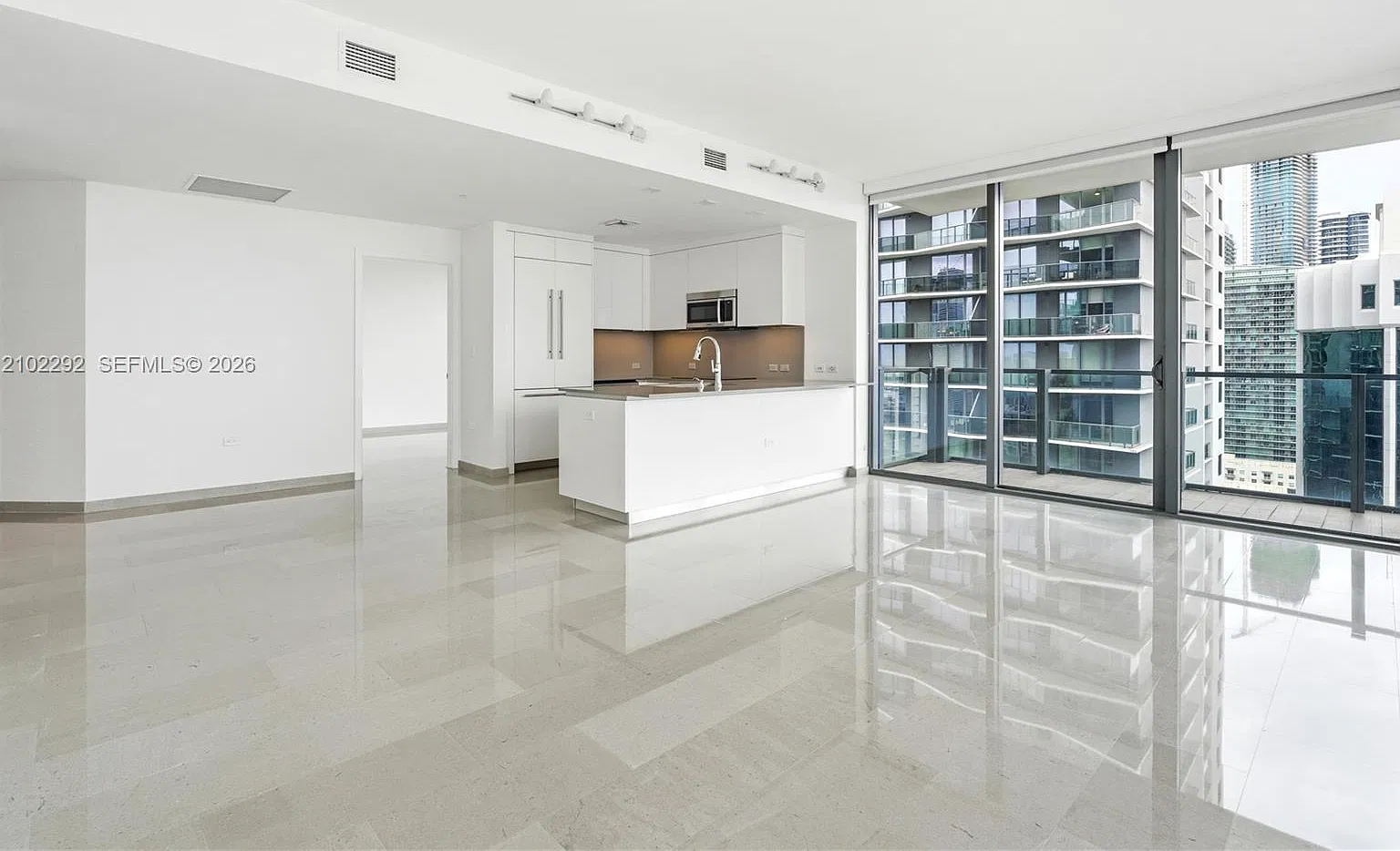 Rise Condo — Photo 2