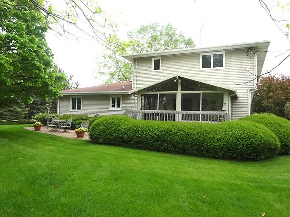 2nd image of 2304 Wildwood Cir