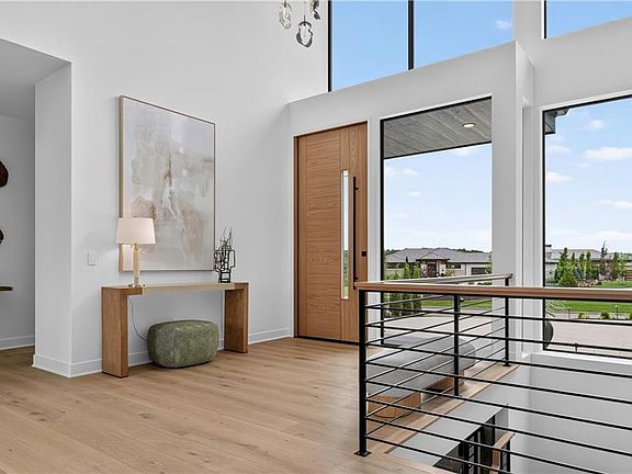 4th image of 15919 Glenfinnan Way