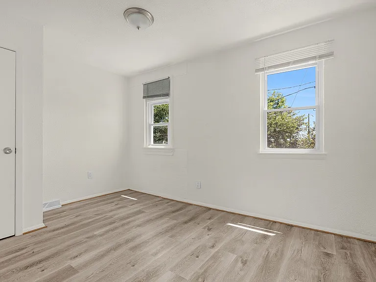 2335 Lauretta Ave — Photo 15