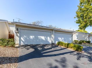 412 Hazelwood Ter, Buffalo Grove, IL