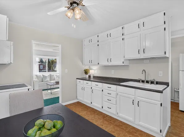 924 W Fulton St, Edgerton, WI 53534